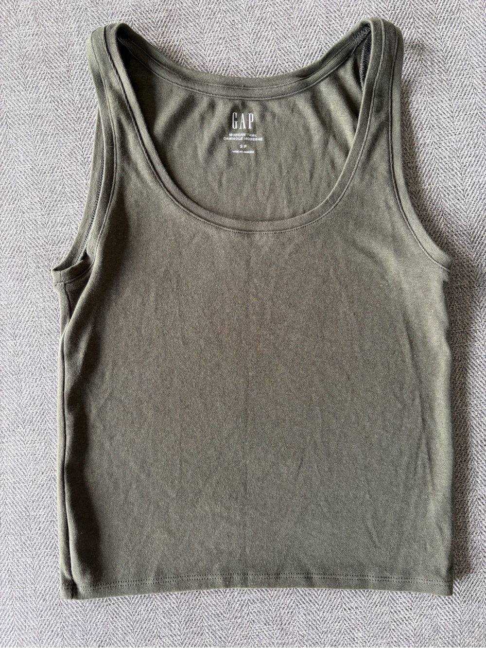 GAP Olive Tank Top Scoop Neck
Size small
Like new